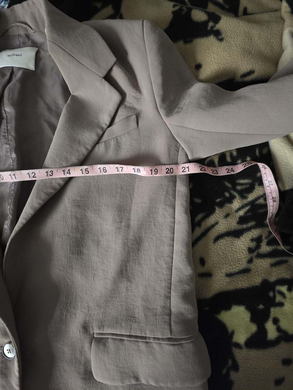 Aritzia Wilfred Generation Blazer Textured Crepette Taupe Size 6 - Picture 7 of 12